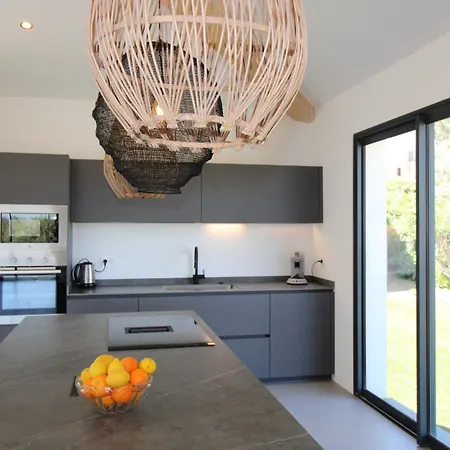 La Madrague-villa/piscine Vue Mer/clim/wifi וילה הייר