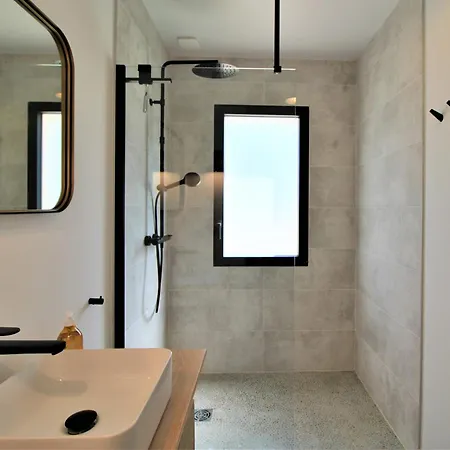 La Madrague-villa/piscine Vue Mer/clim/wifi וילה הייר